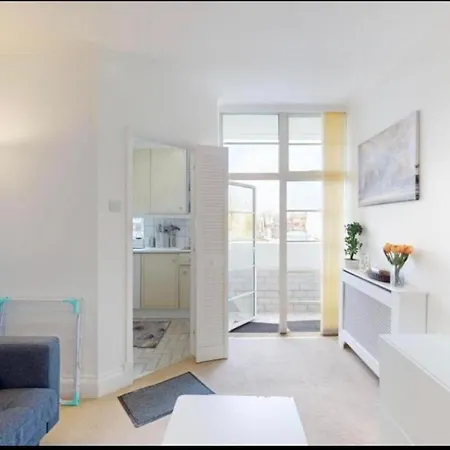 Cosy Chelsea Flat Apartment